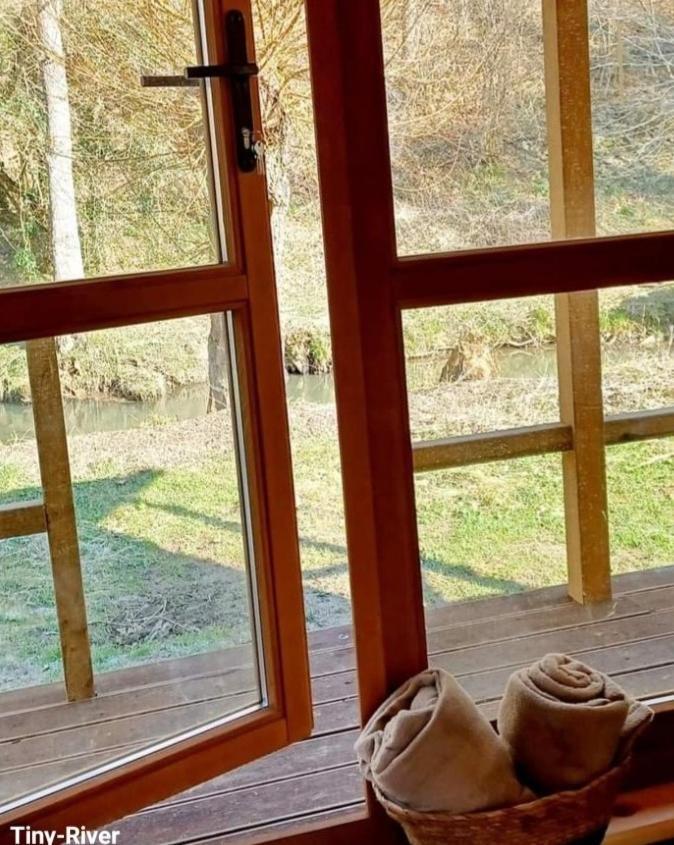 Tiny-river Chalet Falaen